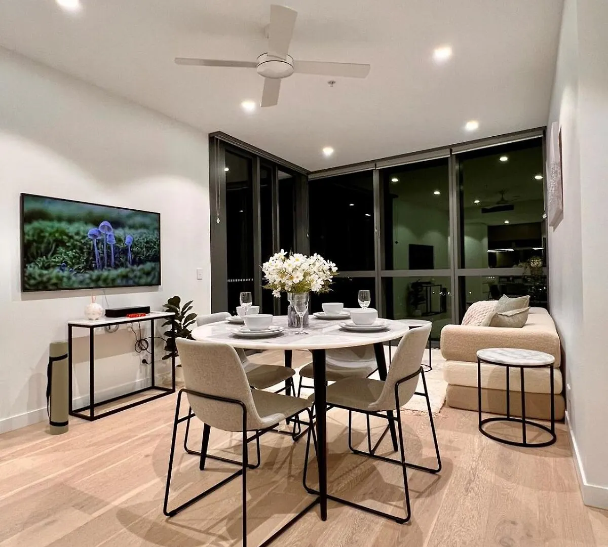 Cbd Queen Wharf Apartment With Views Pool And Gym