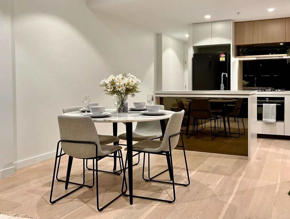 Cbd Queen Wharf Apartment With Views Pool And Gym